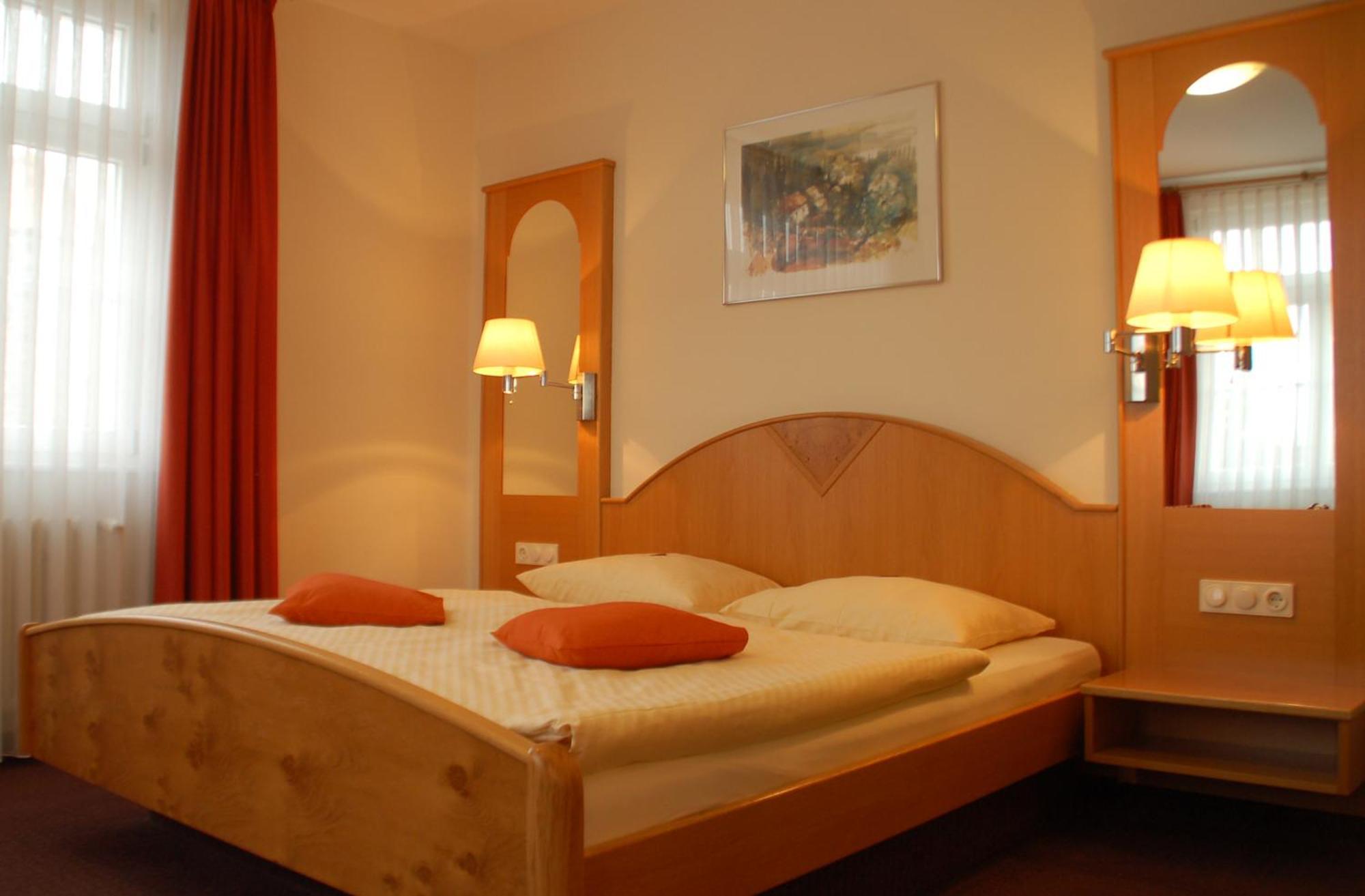 Landhotel Altes Wasserwerk Gbr Фрайнсхайм Номер фото